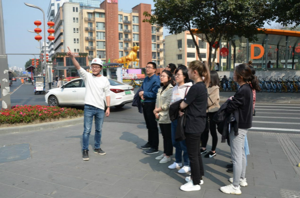 建设集团组织参观一环路“市井生活圈”2_meitu_2.jpg