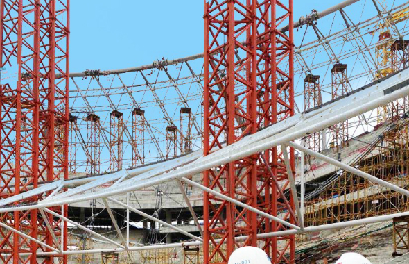 63米！凤凰山体育公园项目专业足球场内环钢桁架今起整体提升，太震撼！