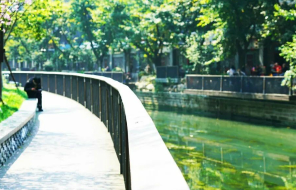 西郊河边走一走，城市和春天一起醒来