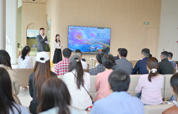 世界读书日丨翻开书页 “遇见”更好的自己