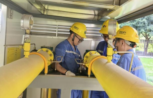 不惧“烤”验，致敬高温下的坚守