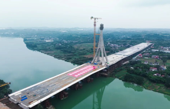 毫米级精度对接！成都东西城市轴线沱江大桥合龙